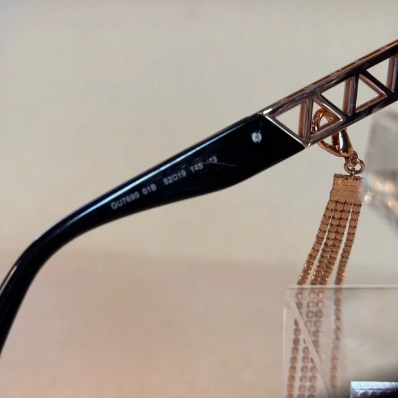 GUESS VIRAL Black Sunglasses with Removable Charms NWT & Dusties - Picture 9 of 10